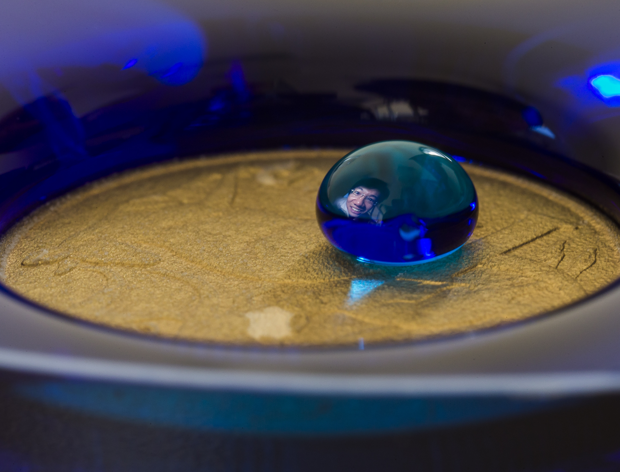 Superhydrophobic Moses Effect